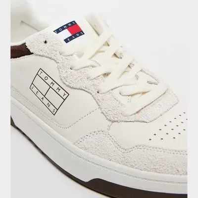 Sneakers homme Tommy Jeans Cupsole Leather Mix Material Blanc EM0EM01566-YBI avec empiècements en daim.