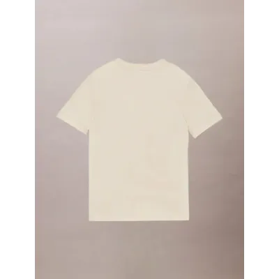 T-shirt enfant Calvin Klein Logo Blanc Cassé IB0IB02544-PGB en coton régénératif avec col rond.
