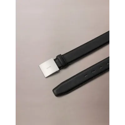 Ceinture homme Calvin Klein Plaque Buckle 35 mm Noire LV04D7013G-VZZ en cuiravec boucle métallique.
