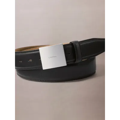 Ceinture homme Calvin Klein Plaque Buckle 35 mm Noire LV04D7013G-VZZ en cuir avec boucle métallique.