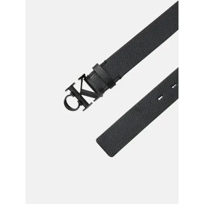 Ceinture homme Calvin Klein CK Buckle 32 mm Noire LV04D7022G-UB1 en cuir avec boucle métallique monogramme CK.