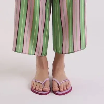 Tongs Havaianas Slim Point pour femme lilas avec semelle rose, référence 4149584-9339