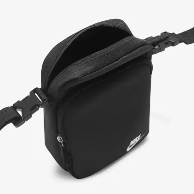 Nike Heritage DB0456-010 sac cross-body noir 4L avec bandoulière réglable et poches zippées