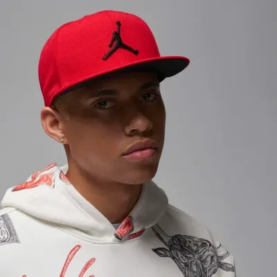 Casquette Jordan Jumpman Pro FV5296-687 rouge avec visière plate et fermeture snapback réglable