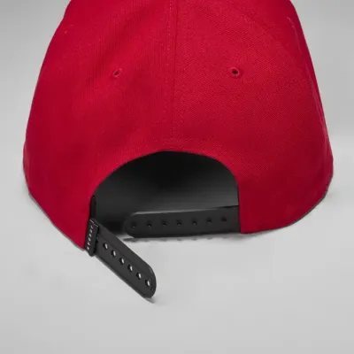 Casquette Jordan Jumpman Pro FV5296-687 rouge avec visière plate et fermeture snapback réglable