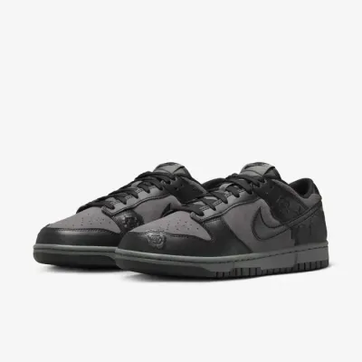 Nike Dunk Low HF1986-001 noire pour femme avec cuir synthétique, daim et roses embossées