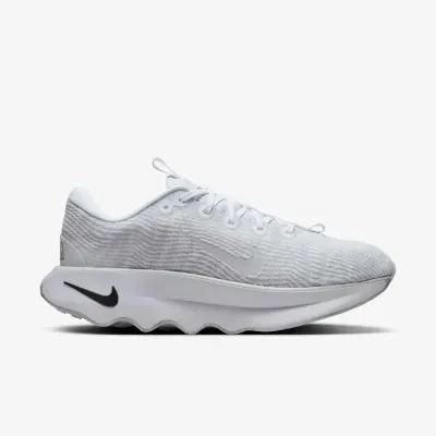 Nike Motiva DV1237-102 blanche pour homme, chaussure de marche avec amorti élevé et technologie Comfortgroove