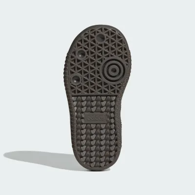 adidas Samba IE3680 noire en cuir avec semelle Gum, 3 bandes iconiques et design football rétro