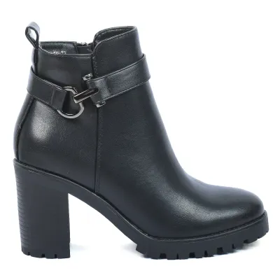 Bottine femme noire à talon haut avec boucle décorative, bout rond et fermeture ZIP latérale