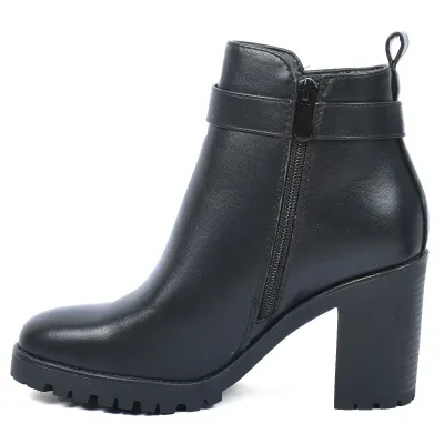 Bottine femme noire à talon haut avec boucle décorative, bout rond et fermeture ZIP latérale