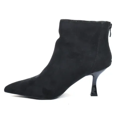 Bottine femme noire à bout pointu avec talon et fermeture ZIP arrière