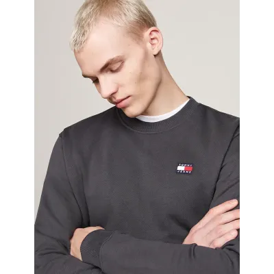 Sweatshirt homme Tommy Jeans Regular Badge gris DM0DM17986-PUB en coton Terry, coupe Regular Fit.