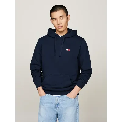 Hoodie homme Tommy Jeans Regular Badge bleu marine DM0DM17988-C1G en coton 100 %, coupe Regular Fit.