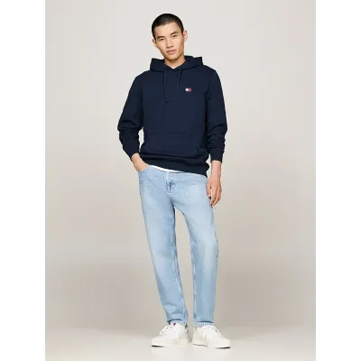 Hoodie homme Tommy Jeans Regular Badge bleu marine DM0DM17988-C1G en coton 100 %, coupe Regular Fit.