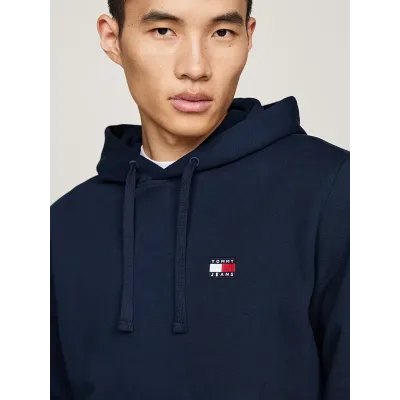 Hoodie homme Tommy Jeans Regular Badge bleu marine DM0DM17988-C1G en coton 100 %, coupe Regular Fit.