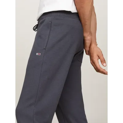 Jogging Tommy Jeans homme gris DM0DM20473-PUB, coupe Slim avec molleton coton mélangé, poignets resserrés.