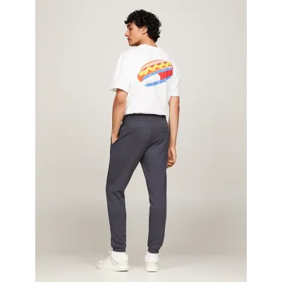 Jogging Tommy Jeans homme gris DM0DM20473-PUB, coupe Slim avec molleton coton mélangé, poignets resserrés.