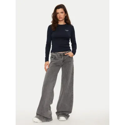 Pull Tommy Jeans femme Slim Essential Logo 2 bleu marine DW0DW18793-C1G en coton avec maille fine extensible