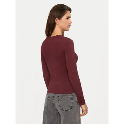 Pull Tommy Jeans femme Slim Essential Logo 2 bordeaux DW0DW18793-VLP en coton avec maille fine extensible