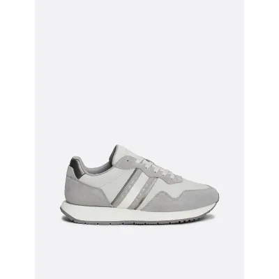 Basket Tommy Jeans femme grise EN0EN02687-P06 en 100 % daim, modèle EVA RUNNER METAL au design moderne