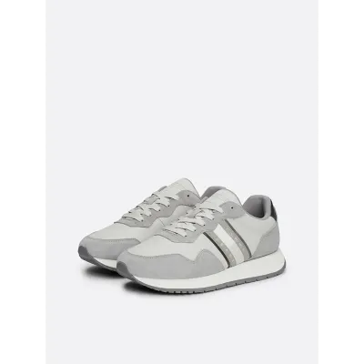 Basket Tommy Jeans femme grise EN0EN02687-P06 en 100 % daim, modèle EVA RUNNER METAL au design moderne