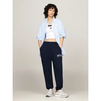 Basket Tommy Jeans femme grise EN0EN02687-P06 en 100 % daim, modèle EVA RUNNER METAL au design moderne