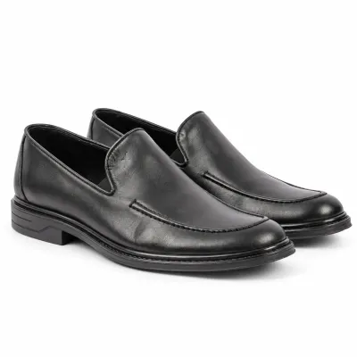 Mocassins homme MAXIMS SHOES MX-228-N noirs avec empeigne épurée, surpiqûres décoratives