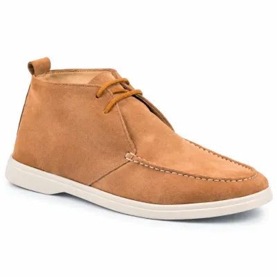 Bottines homme en cuir suédé camel avec lacets ocre, coutures contrastées et semelle extérieure en cuir