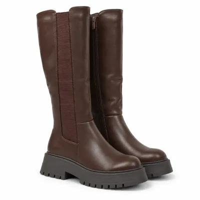 Bottes hautes marron pour femme avec tige élastique, zip intégral, bout rond, plateforme de 3 cm et semelle crantée.