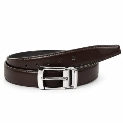 Ceinture homme en cuir marron foncé 100 %, largeur 30 mm, avec surpiqûres discrètes et boucle classique en métal argenté.