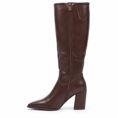 Bottes hautes marron foncé pour femme avec tige synthétique lisse de 37 cm, talon bloc de 9 cm et fermeture zippée latérale.