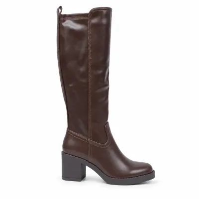 Bottes hautes femme marron foncé à finition lisse, tige de 35 cm, talon bloc de 7 cm et semelle épaisse en caoutchouc.