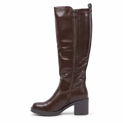 Bottes hautes femme marron foncé à finition lisse, tige de 35 cm, talon bloc de 7 cm et semelle épaisse en caoutchouc.