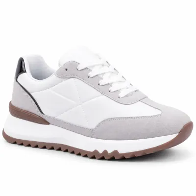 Sneakers homme S-2273-BC blanches et grises, tige synthétique, lacets blancs et semelle extérieure en caoutchouc marron crantée.