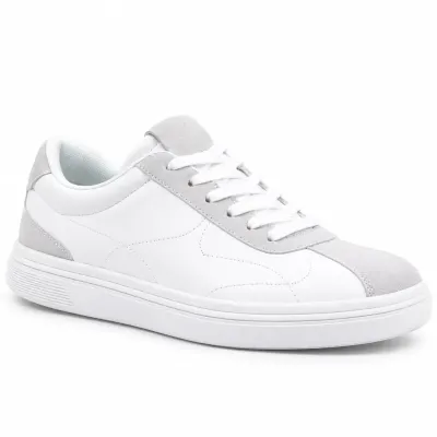 Sneakers homme S-FA-49-BC blanches avec empiècements gris clair, lacets blancs, tige synthétique et semelle en caoutchouc blanc.