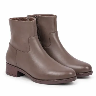 Boots femme Andrea Bruni en cuir taupe AB-109-10-M, vue extérieure avec bout arrondi, talon bloc de 3,5 cm et tige de 14 cm.