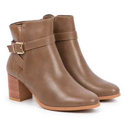 Boots femme LOV'IT LT-FR689-K taupe, vue extérieure avec empiècements effet croco, bride à boucle dorée et talon bloc de 6 cm.