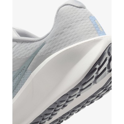 Nike Downshifter 13 Femme gris - Référence FD6454-006 - Chaussure de sport running légère et confortable. Nike Downshifter 13 Femme gris - Référence FD6454-006 - Chaussure de sport running légère et confortable.