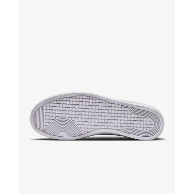 Basket Nike Court Shot homme blanc, référence FQ8146-104, modèle tendance et élégant pour un look sportif. Basket Nike Court Shot homme blanc, référence FQ8146-104, modèle tendance et élégant pour un look sportif.