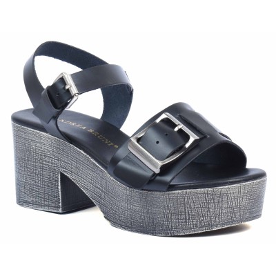 Sandale femme à talon noir Andrea Bruni en cuir, référence AB-109-2-N, chic et confortable pour des occasions spéciales. Sandale femme à talon noir Andrea Bruni en cuir, référence AB-109-2-N, chic et confortable pour des occasions spéciales.
