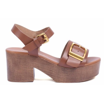 Sandale femme à talon camel Andrea Bruni en cuir, référence AB-109-2-C, chic et confortable pour des occasions spéciales. Sandale femme à talon camel Andrea Bruni en cuir, référence AB-109-2-C, chic et confortable pour des occasions spéciales.