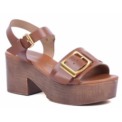 Sandale femme à talon camel Andrea Bruni en cuir, référence AB-109-2-C, chic et confortable pour des occasions spéciales. Sandale femme à talon camel Andrea Bruni en cuir, référence AB-109-2-C, chic et confortable pour des occasions spéciales.