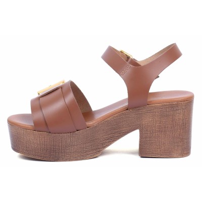 Sandale femme à talon camel Andrea Bruni en cuir, référence AB-109-2-C, chic et confortable pour des occasions spéciales. Sandale femme à talon camel Andrea Bruni en cuir, référence AB-109-2-C, chic et confortable pour des occasions spéciales.
