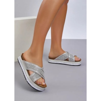 Mule femme argent- Référence SF2007-32 - Élégance et confort pour un look estival. Mule femme argent- Référence SF2007-32 - Élégance et confort pour un look estival.