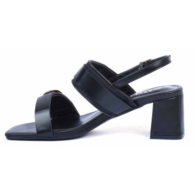 Sandale pour femme en noir, modèle 1638Q-50A-N – élégance et sobriété pour la saison estivale. Sandale pour femme en noir, modèle 1638Q-50A-N – élégance et sobriété pour la saison estivale.