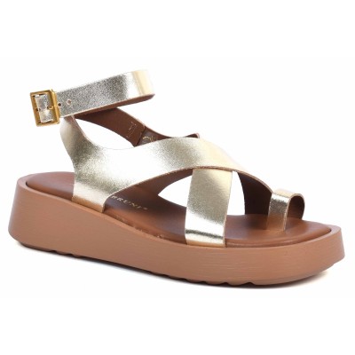 Sandale femme en cuir doré, modèle AB-049-1-DO signé Andrea Bruni – semelle compensée, design croisé et maintien confortable.