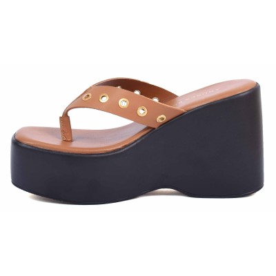 Sabot femme en cuir camel, modèle AB-518-53-C signé Andrea Bruni Sabot femme en cuir camel, modèle AB-518-53-C signé Andrea Bruni