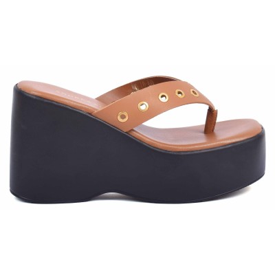Sabot femme en cuir camel, modèle AB-518-53-C signé Andrea Bruni Sabot femme en cuir camel, modèle AB-518-53-C signé Andrea Bruni
