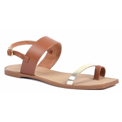Sandale plate femme en cuir camel, modèle AB-666-7-C signé Andrea Bruni Sandale plate femme en cuir camel, modèle AB-666-7-C signé Andrea Bruni