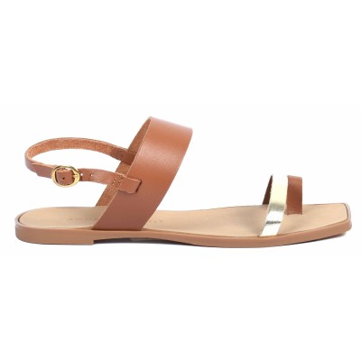 Sandale plate femme en cuir camel, modèle AB-666-7-C signé Andrea Bruni Sandale plate femme en cuir camel, modèle AB-666-7-C signé Andrea Bruni
